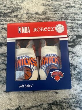 NWT NY Knicks Robeez soft shoes 12-18 months